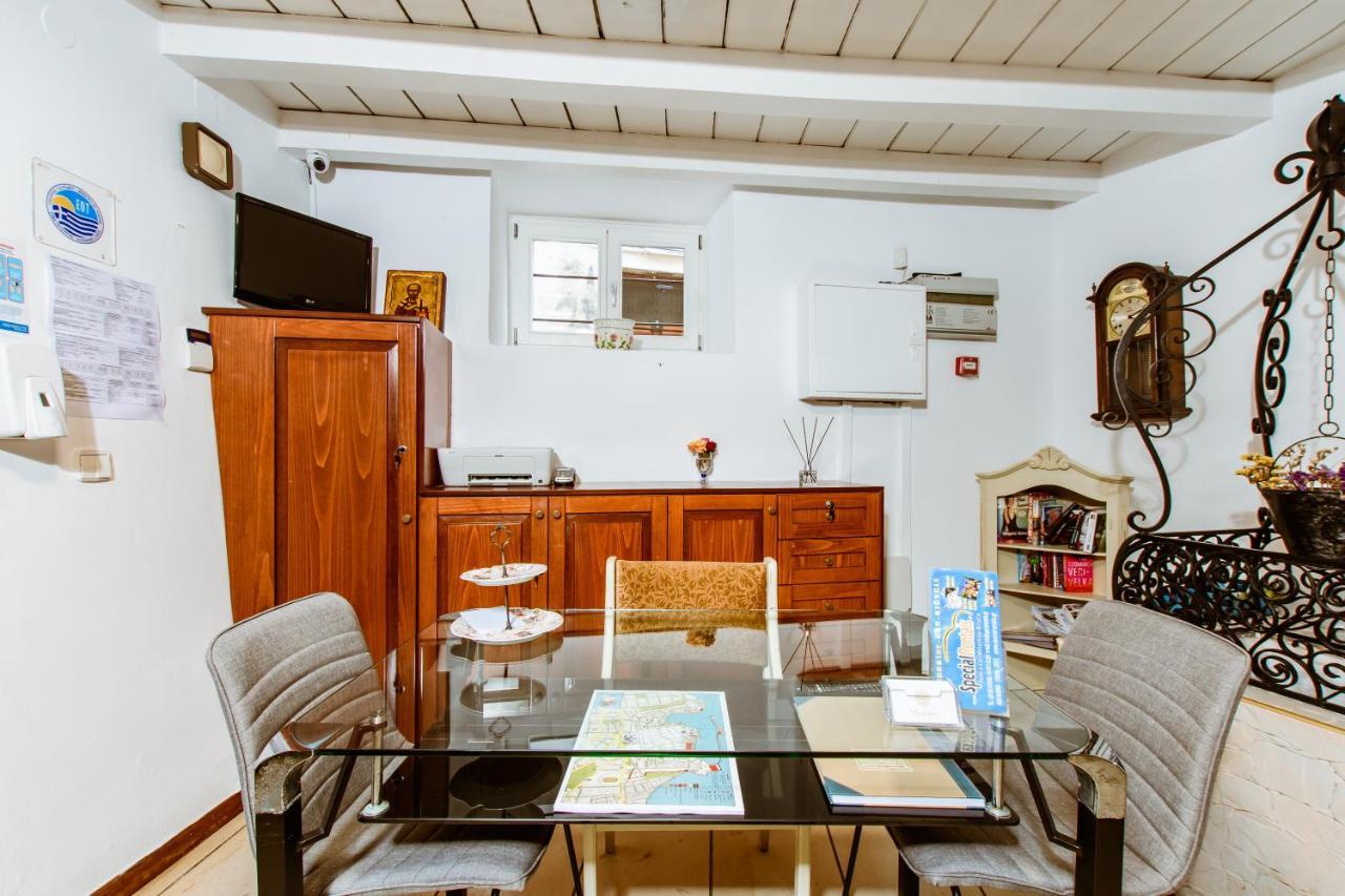 Bozzali Chrissi Akti Chania