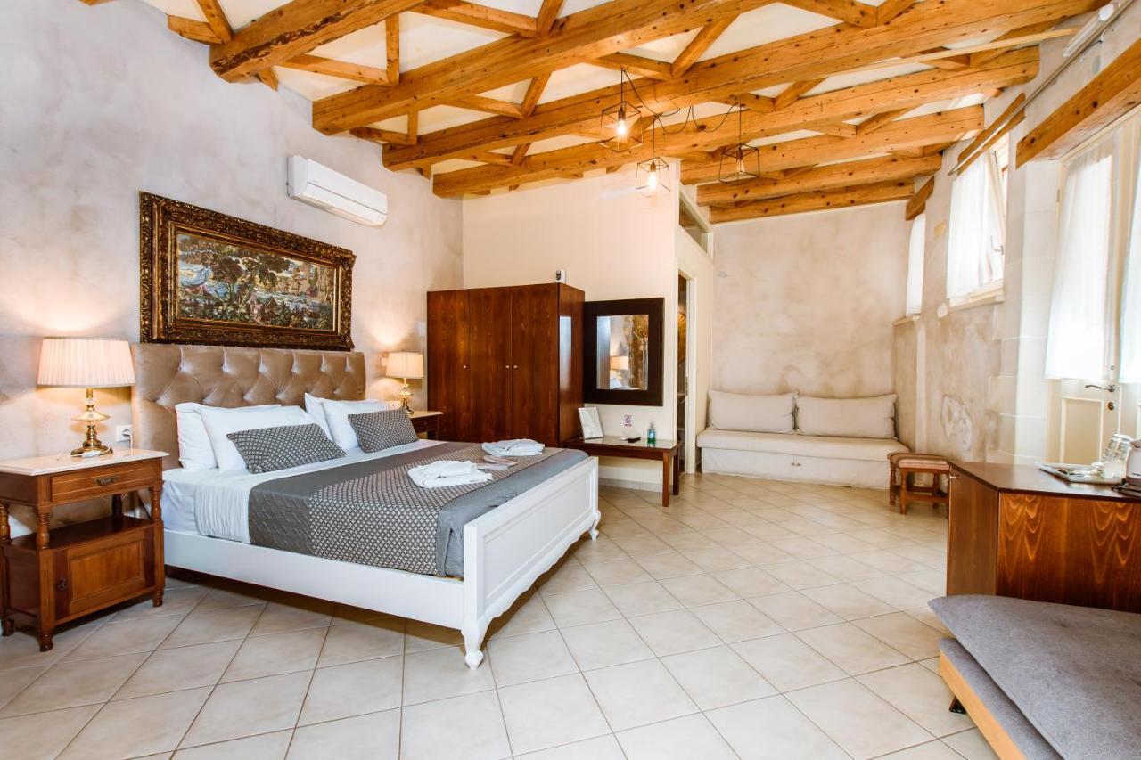 Bozzali Chrissi Akti Chania