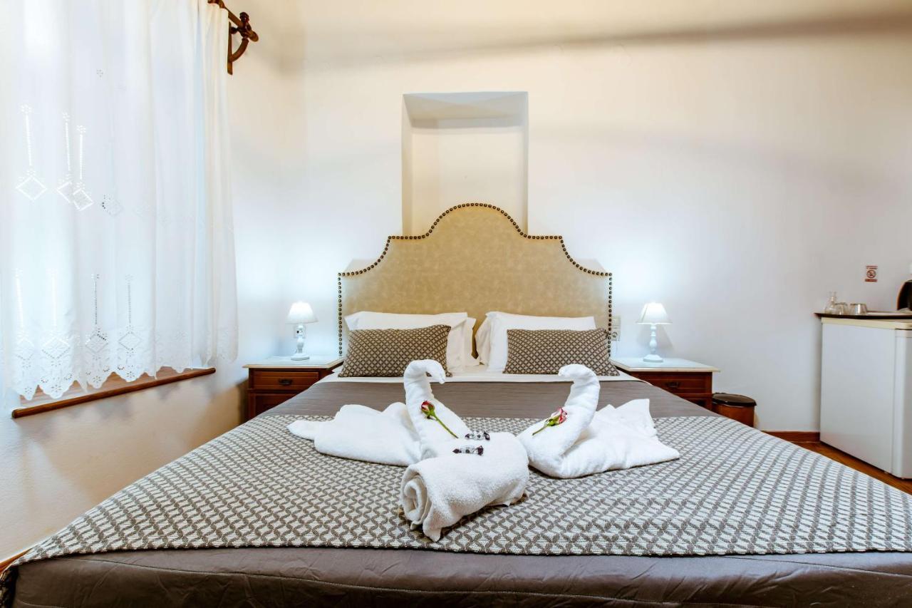 Bozzali Chrissi Akti Chania