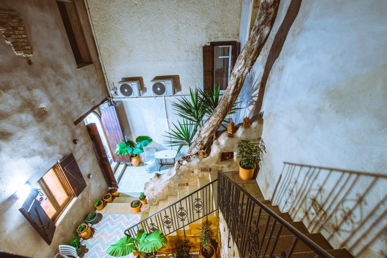 Casa de hóspedes Bozzali Chrissi Akti Chania