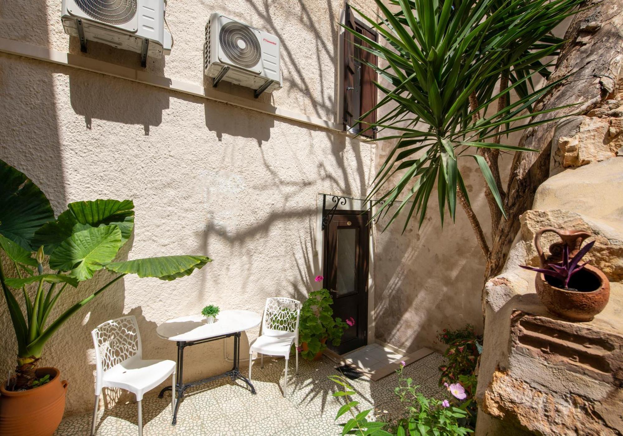 Bozzali Chrissi Akti Chania